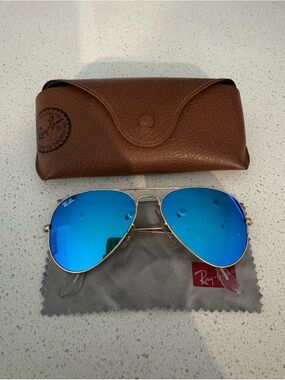 Ray-Ban Aviator Sunglasses with Blue Flash Lenses